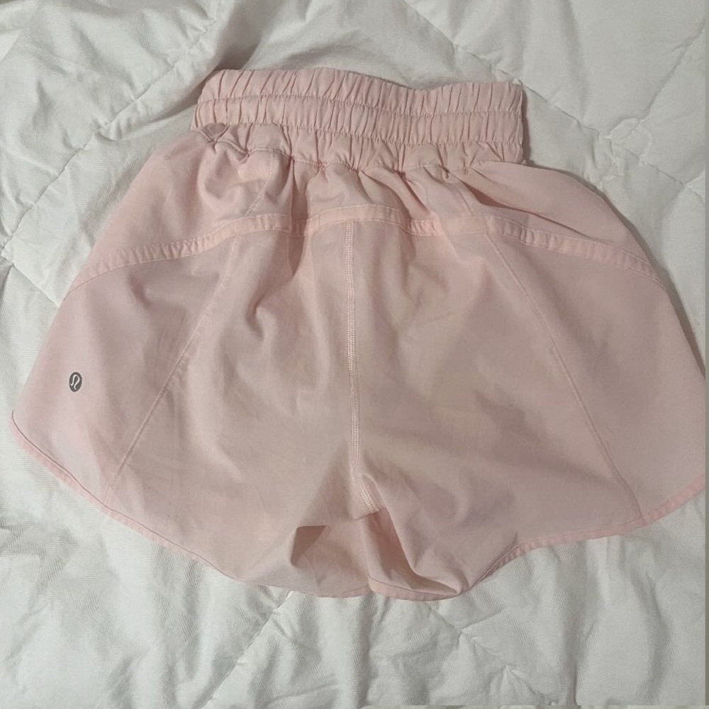 LULUMELON BRAND NEW LIGHT PINK SHORTS